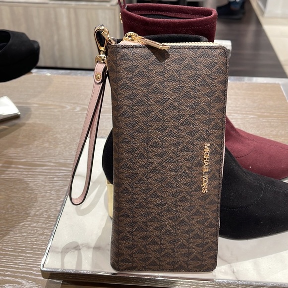 Michael Kors Jet Set Travel Large Travel CONTINENTAL wallet-wristlet-phoneholder - Picture 14 of 16